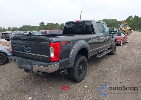 2018 Ford F-250 Lariat z USA, uszkodzony, nr VIN 1FT7W2BT8JEC51692